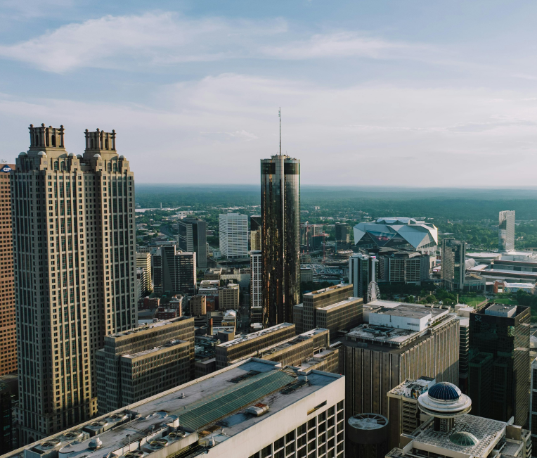 Downtown Atlanta skyline with the Westin Peachtree Plaza and Mercedes-Benz Stadium on a clear day.