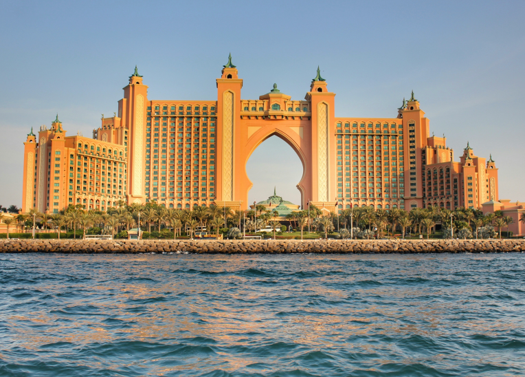 Atlantis The Palm resort in Dubai with beach views, luxury suites, and family attractions like Aquaventure Waterpark